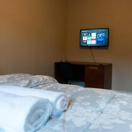 Montreal Home - Affordable Rooms With Smart Tv, Shared Kitchen-2