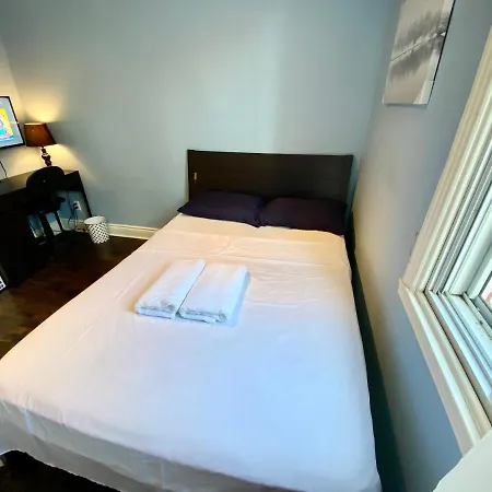 Montreal Home - Affordable Rooms With Smart Tv, Shared Kitchen-3